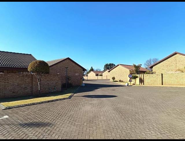 2 BEDROOM TOWNHOUSE FOR SALE IN RIVERSDALE
